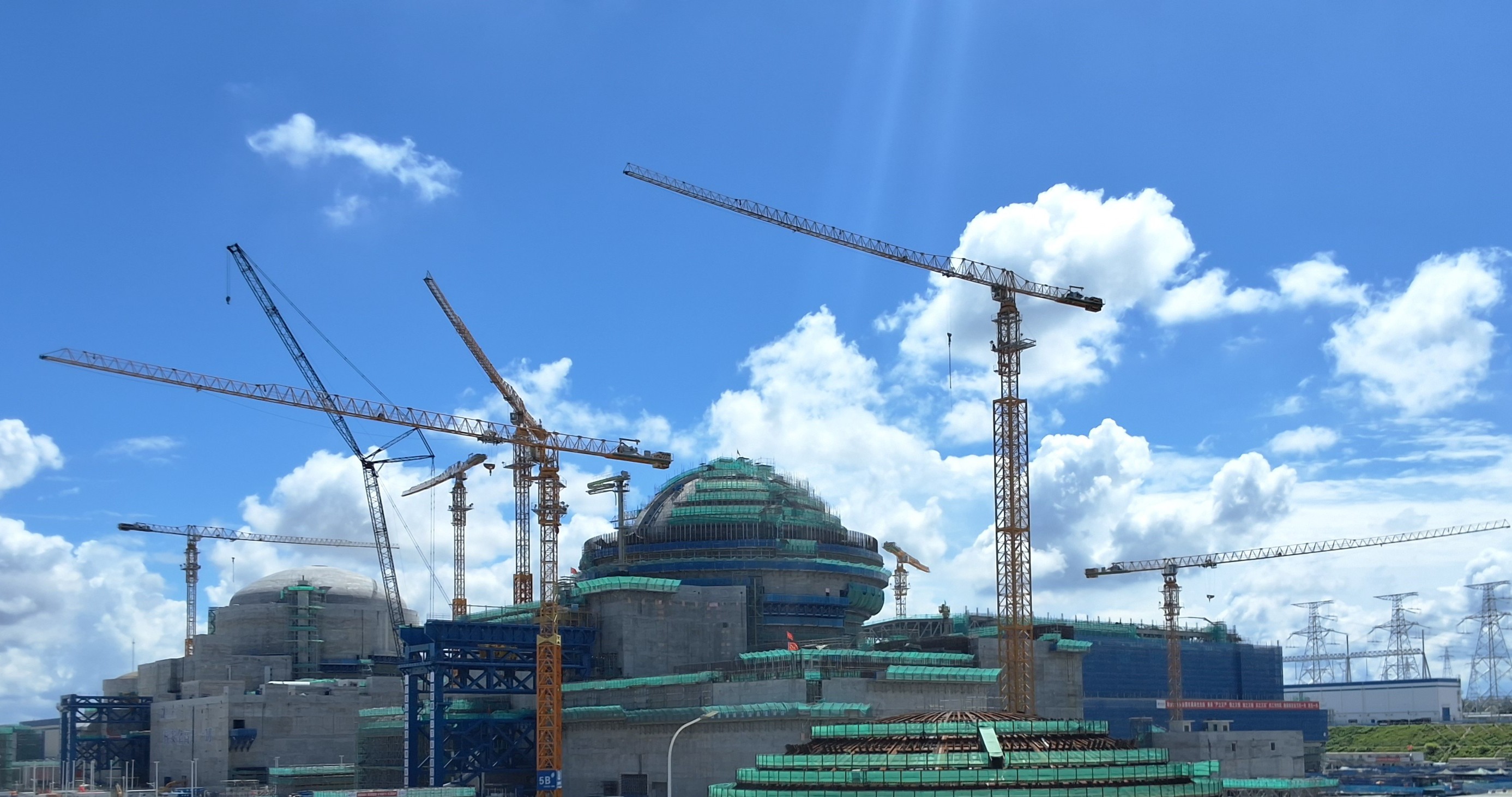 Nuclear reactor dome lift